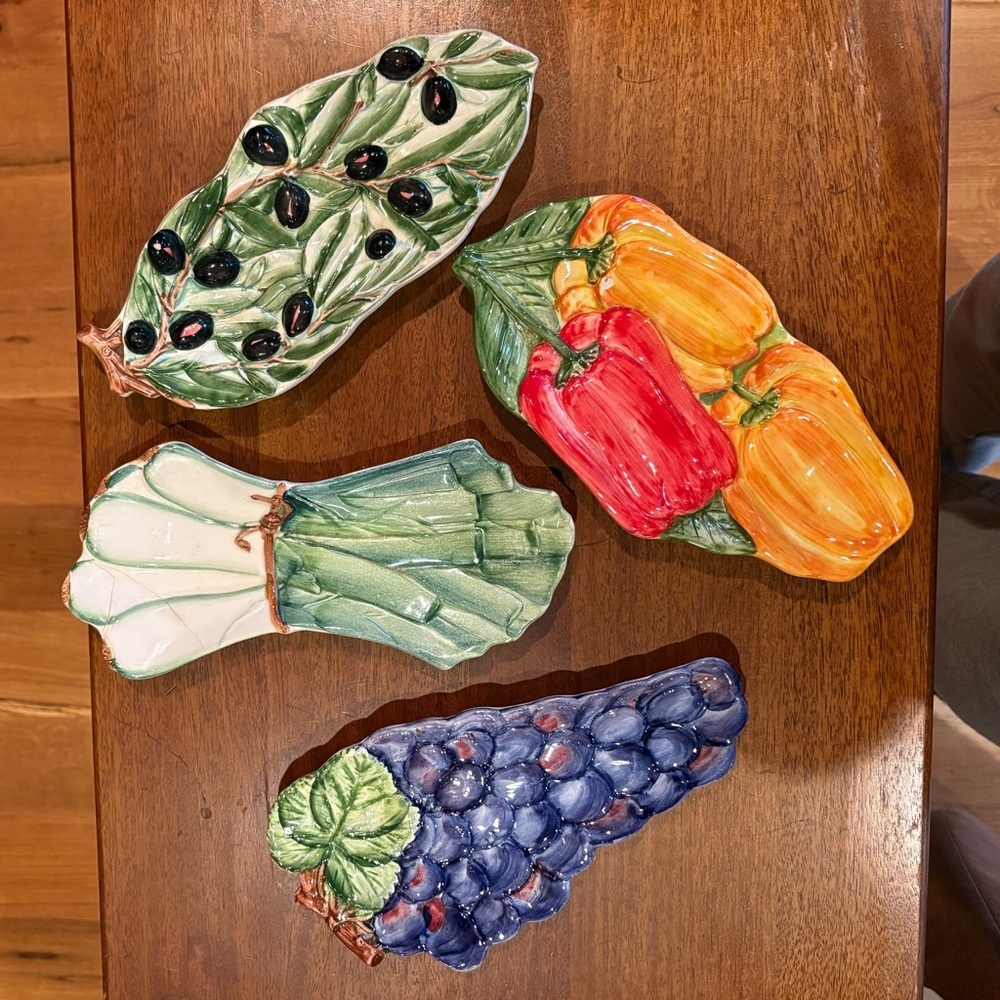 Four Vintage Italian ceramic appetizer plates or serving dishes trompe-l'oil"